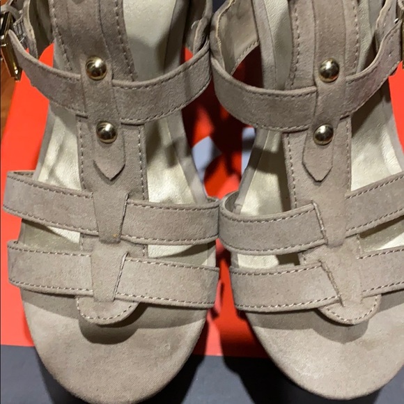 G by guess wedges - Picture 10 of 14